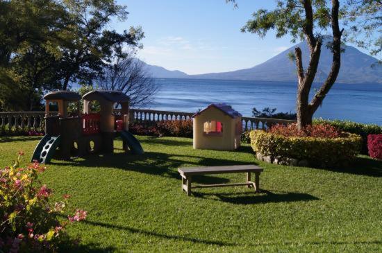 The Paradise Of Atitlan Suites - Free Breakfast Supplies Panajachel Exteriör bild